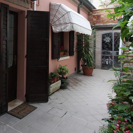 Bed and Breakfast Porta del Carmine Comacchio Exterior foto